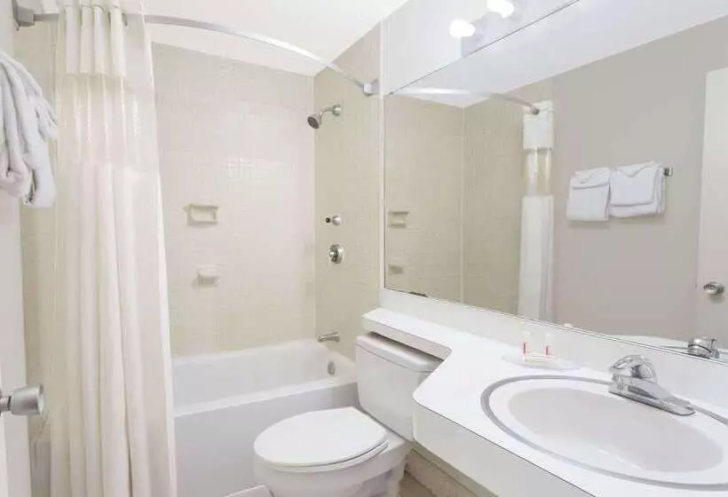 Szálloda Howard Johnson By Wyndham Vero Beach / Downtown