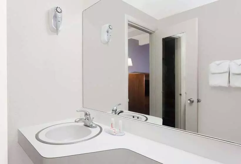 Szálloda Howard Johnson By Wyndham Vero Beach / Downtown