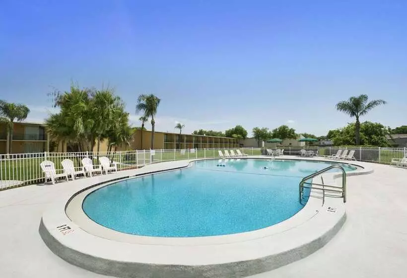 בית מלון כפרי Howard Johnson By Wyndham Winter Haven Fl