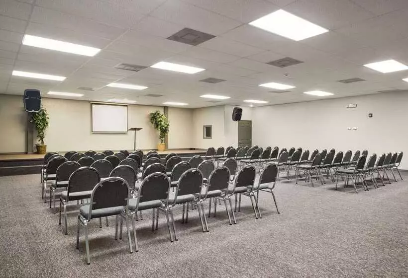 בית מלון כפרי Howard Johnson By Wyndham Winter Haven Fl