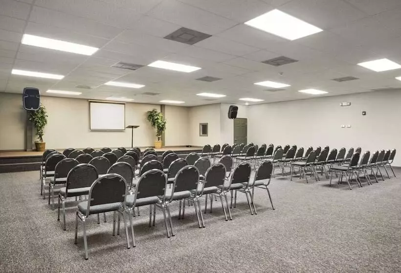 בית מלון כפרי Howard Johnson By Wyndham Winter Haven Fl