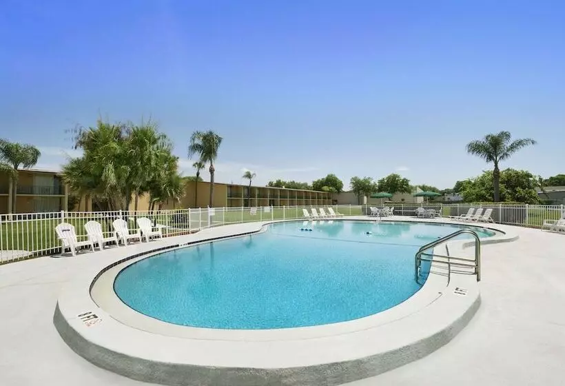 בית מלון כפרי Howard Johnson By Wyndham Winter Haven Fl