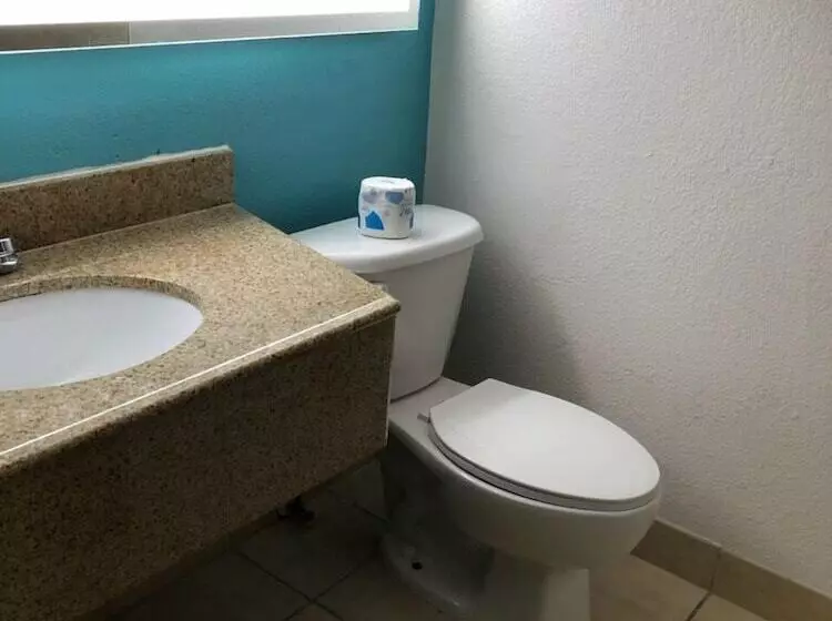 בית מלון כפרי Howard Johnson By Wyndham Winter Haven Fl