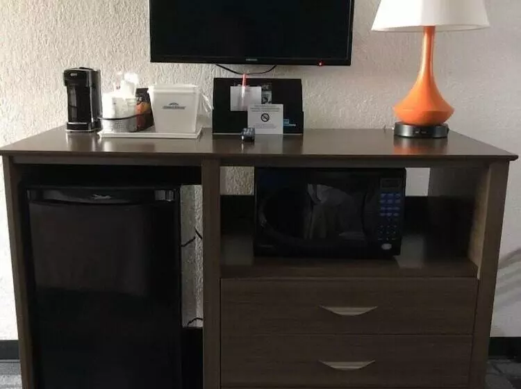 בית מלון כפרי Howard Johnson By Wyndham Winter Haven Fl