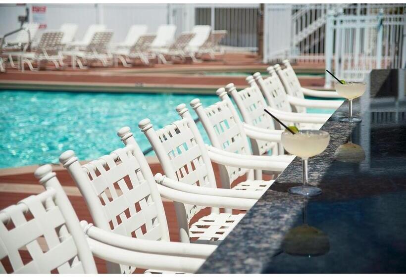 هتل Hyannis Harbor