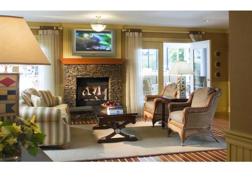 هتل Hyannis Harbor