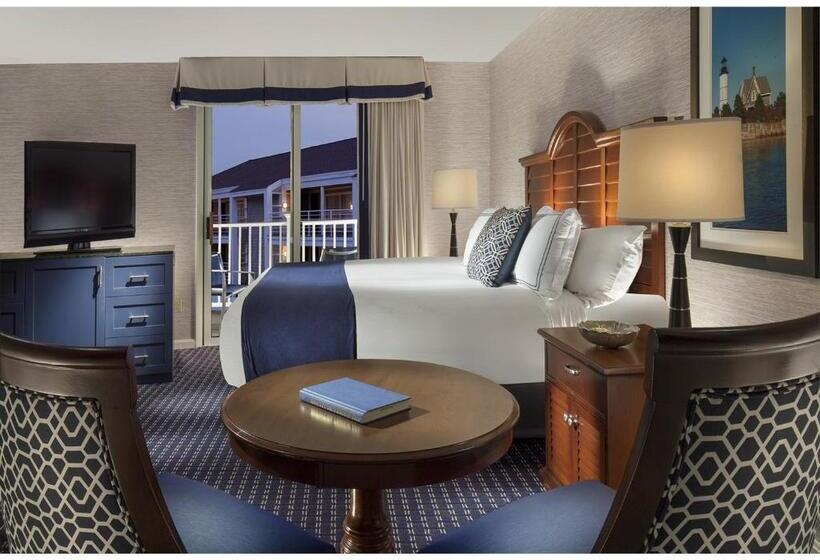 هتل Hyannis Harbor