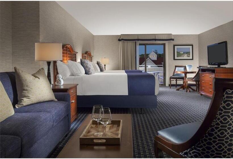 هتل Hyannis Harbor