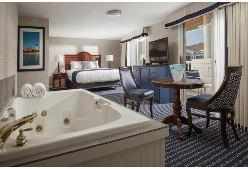 هتل Hyannis Harbor