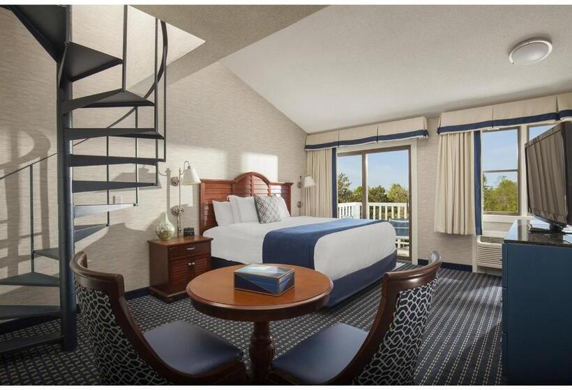 هتل Hyannis Harbor