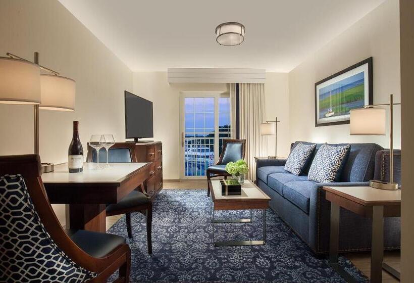 هتل Hyannis Harbor