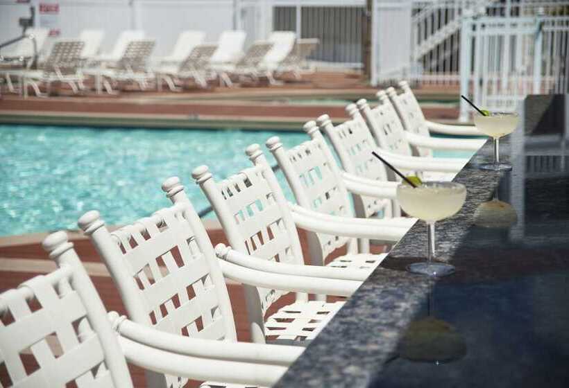 هتل Hyannis Harbor