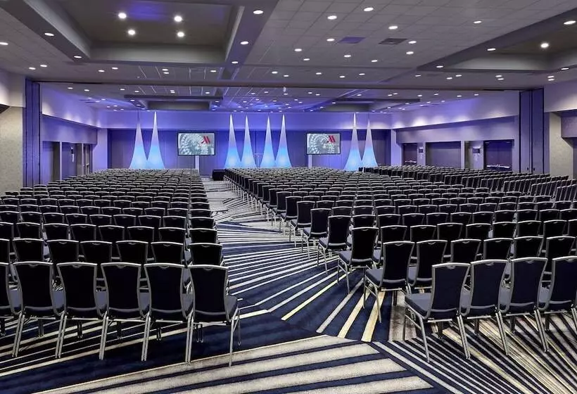 בית מלון כפרי Irvine Marriott