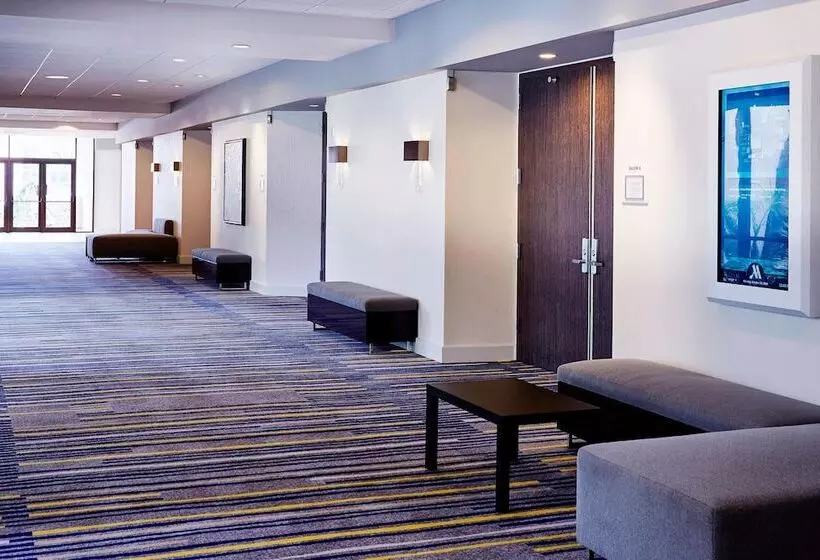 בית מלון כפרי Irvine Marriott