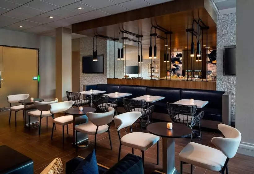 בית מלון כפרי Irvine Marriott