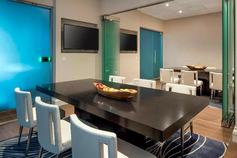 בית מלון כפרי Irvine Marriott