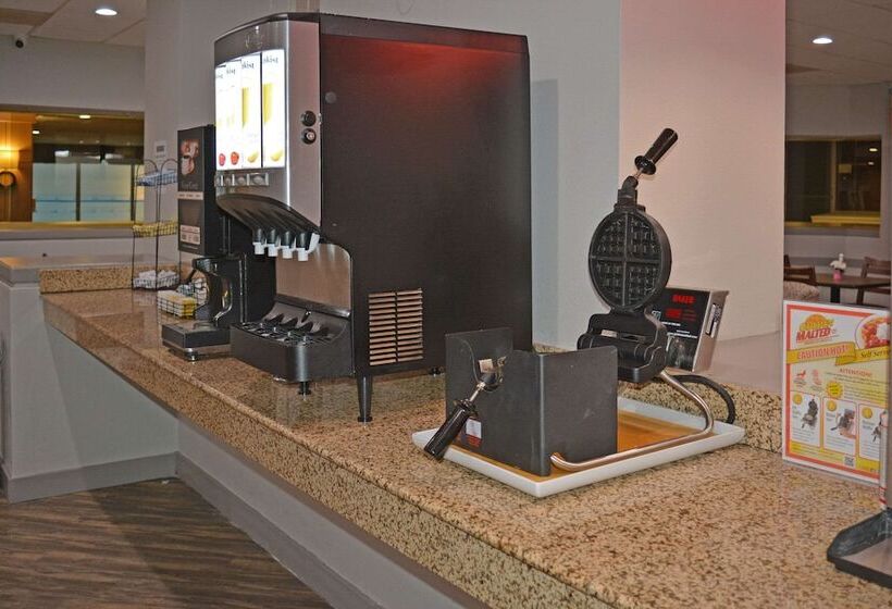 فندق Quality Inn & Suites East Syracuse  Carrier Circle