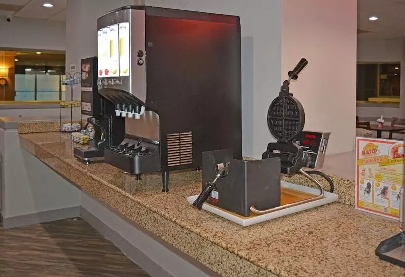 Hotel Quality Inn & Suites East Syracuse  Carrier Circle