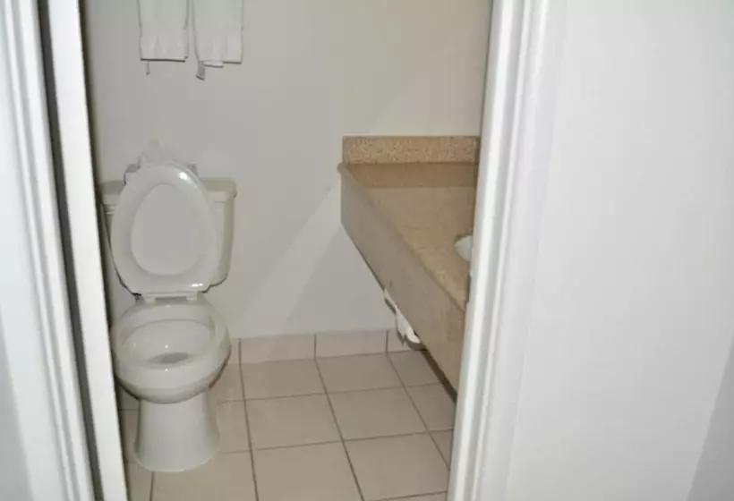 Hotel Quality Inn & Suites East Syracuse  Carrier Circle