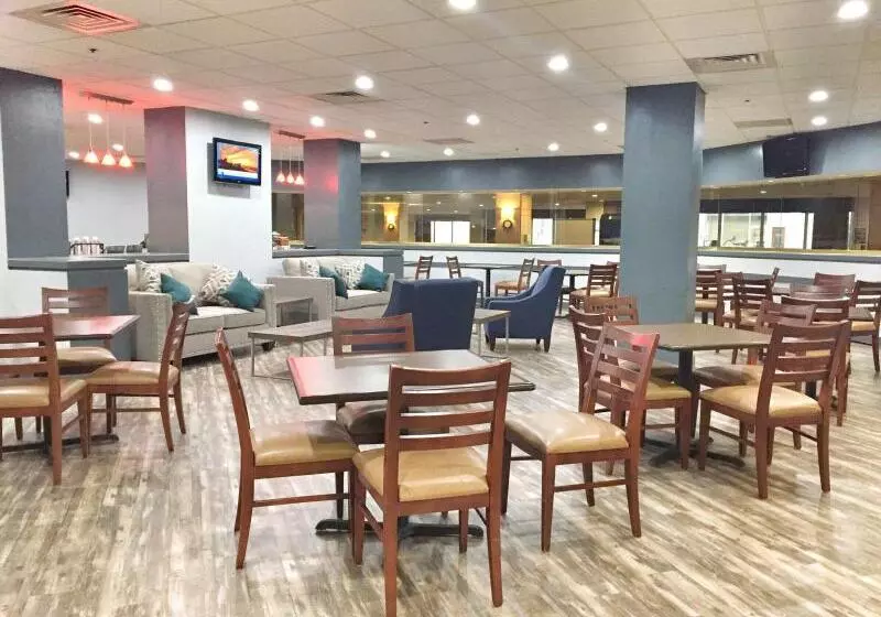 Hotel Quality Inn & Suites East Syracuse  Carrier Circle