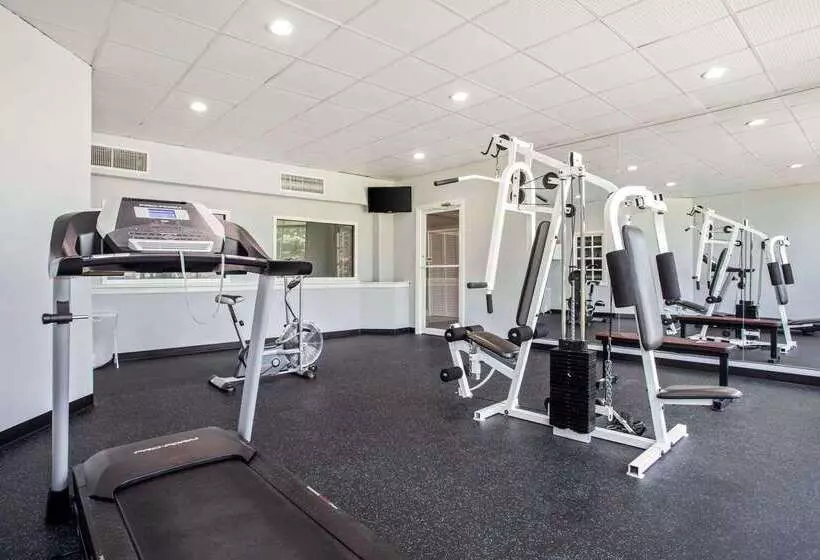 酒店 Quality Inn & Suites University Area