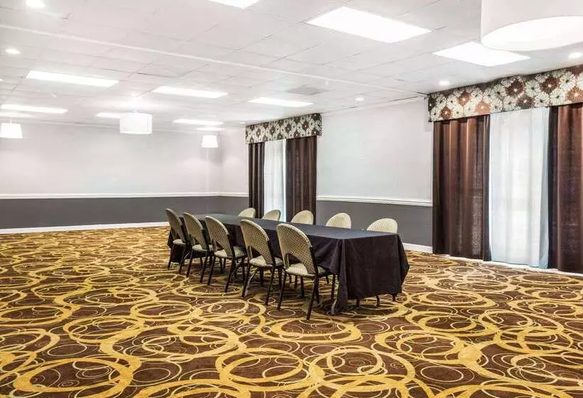 酒店 Quality Inn & Suites University Area