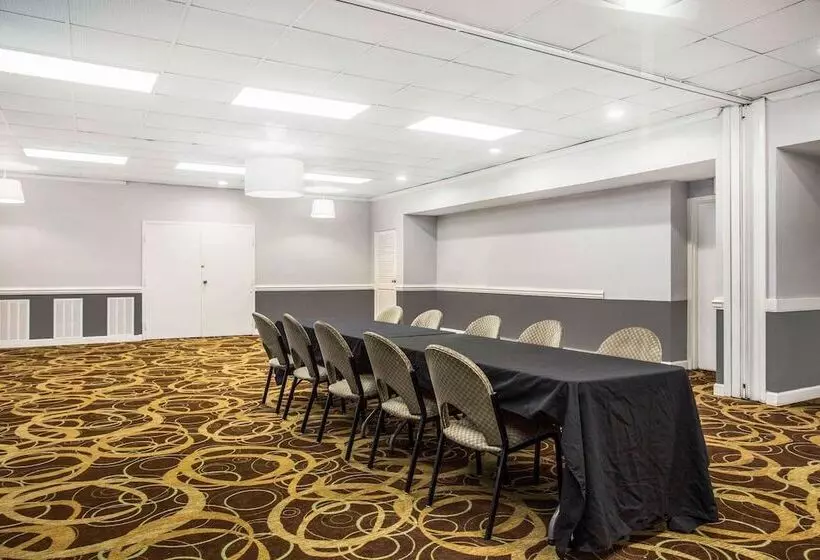 酒店 Quality Inn & Suites University Area