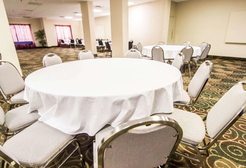 فندق Quality Inn & Suites Winter Park Village Area