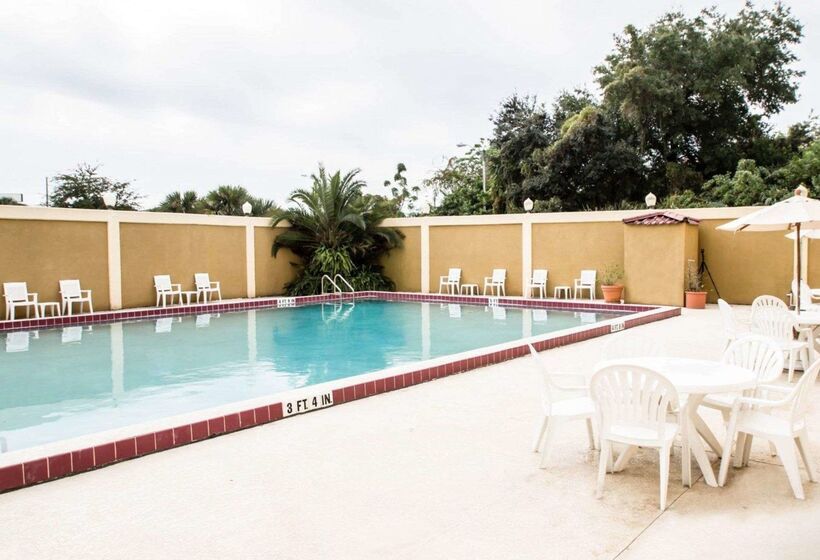 فندق Quality Inn & Suites Winter Park Village Area