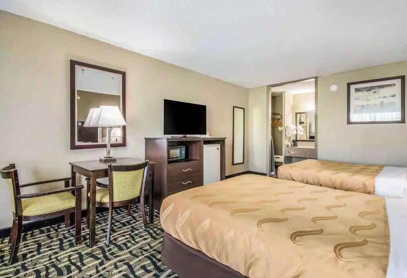 Отель Quality Inn & Suites