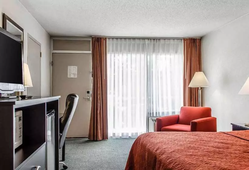Отель Quality Inn & Suites