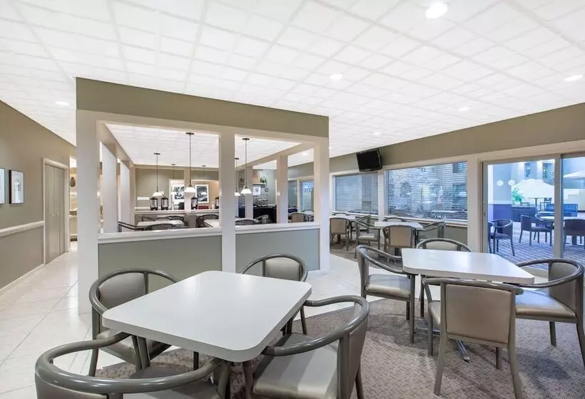 Hotel Ramada By Wyndham Midtown Grand Island