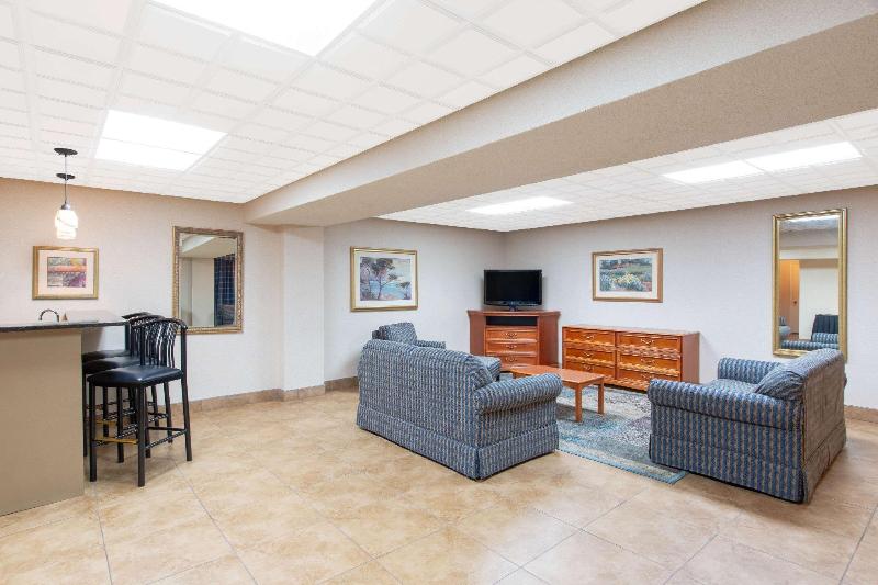 فندق Ramada By Wyndham Midtown Grand Island