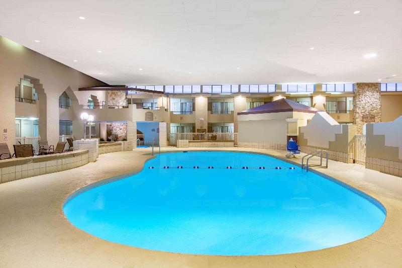 فندق Ramada By Wyndham Midtown Grand Island