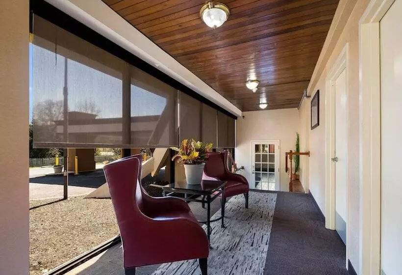 فندق Red Roof Inn And Suites Newark   University