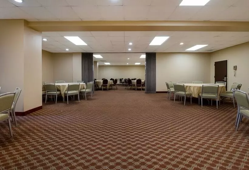 فندق Red Roof Inn And Suites Newark   University