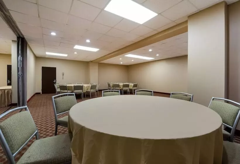 فندق Red Roof Inn And Suites Newark   University