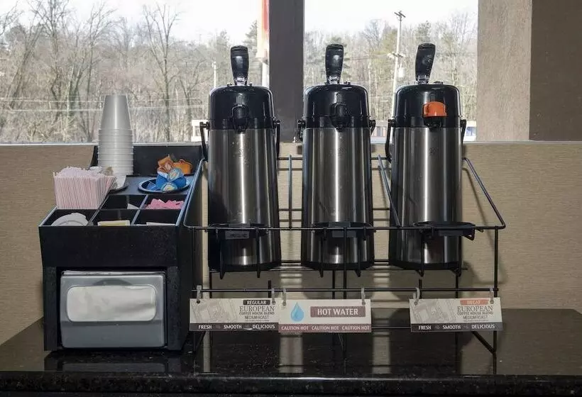 فندق Red Roof Inn And Suites Newark   University