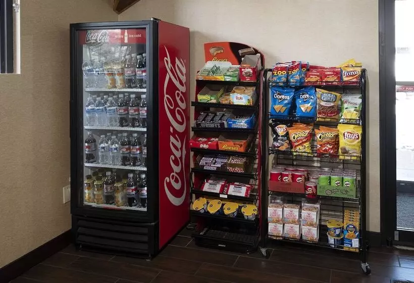 فندق Red Roof Inn And Suites Newark   University