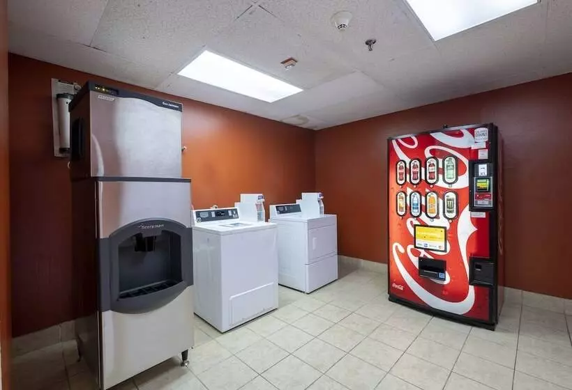 فندق Red Roof Inn And Suites Newark   University