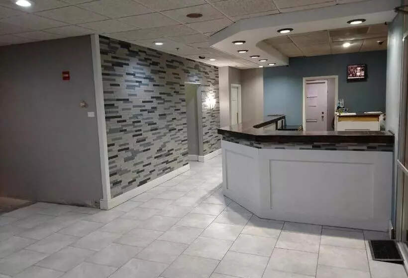 هتل Travelodge By Wyndham Lincoln Northeast