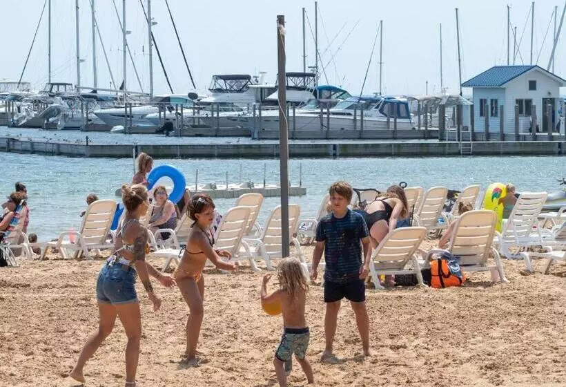 Tawas Bay Beach Resort & Conference Center