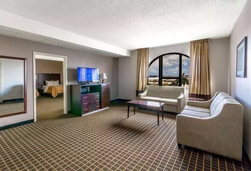 Clarion Inn & Suites Miami International Airport
