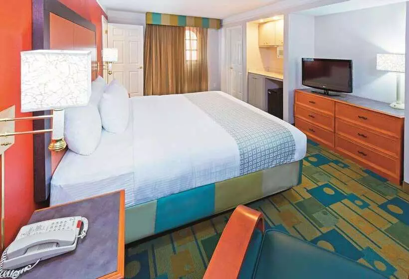 فندق Baymont By Wyndham Lubbock Downtown Civic Center