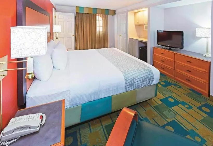 فندق Baymont By Wyndham Lubbock Downtown Civic Center