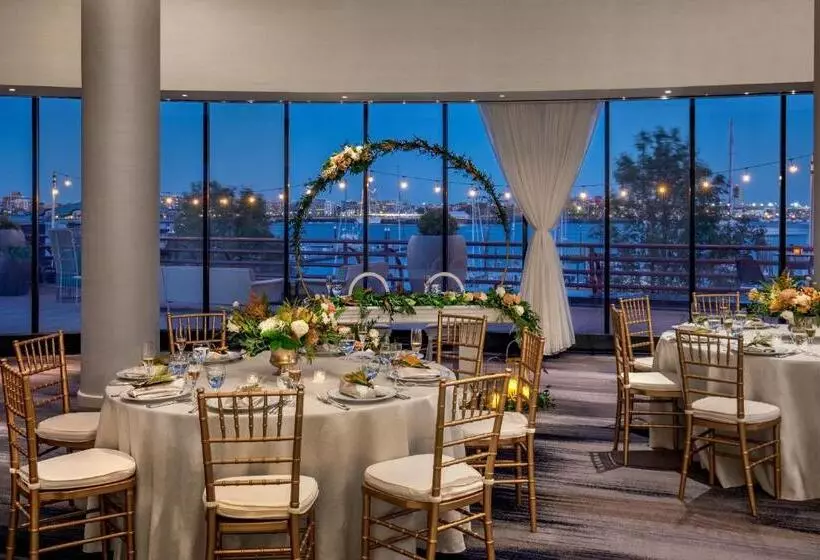 Отель Boston Marriott Long Wharf
