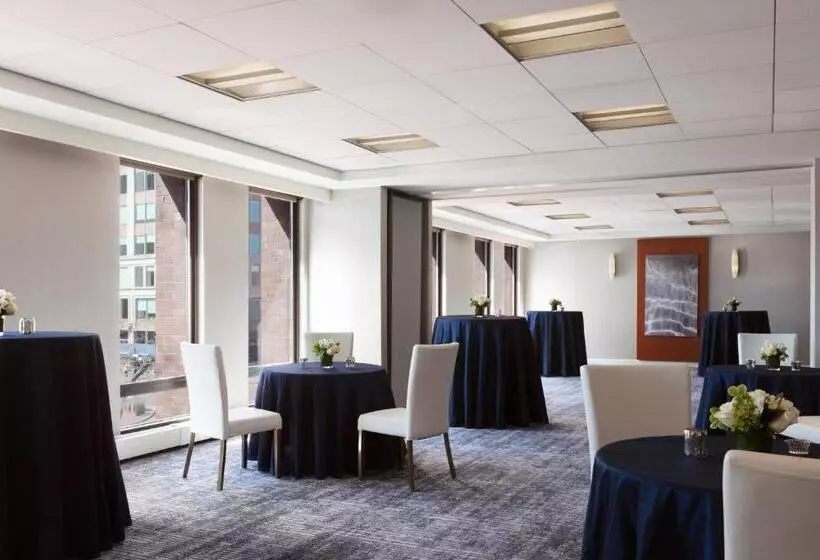 Отель Boston Marriott Long Wharf
