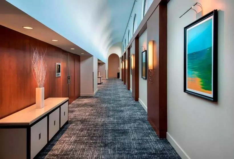 Отель Boston Marriott Long Wharf