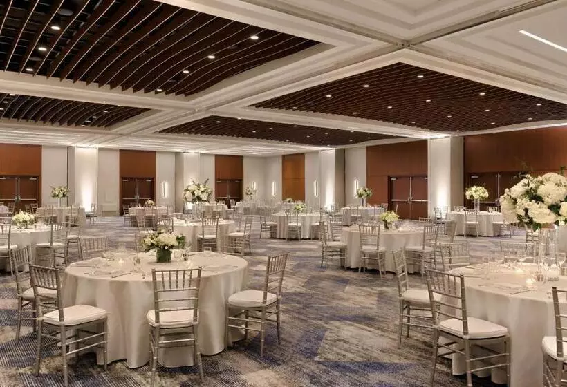 Отель Boston Marriott Long Wharf