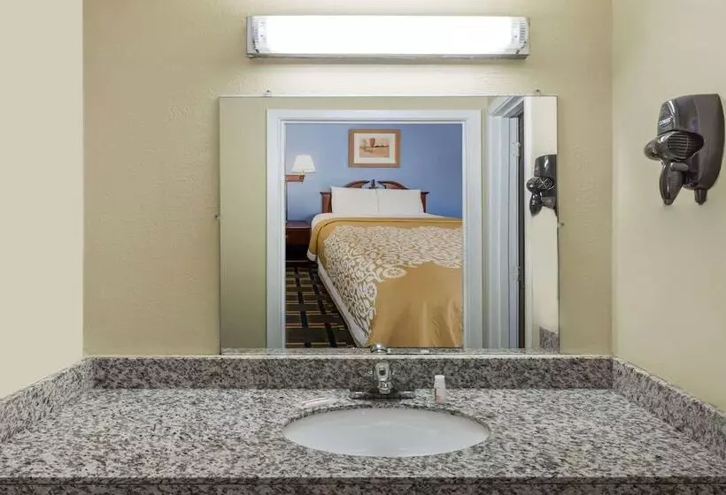 فندق Days Inn By Wyndham Plymouth